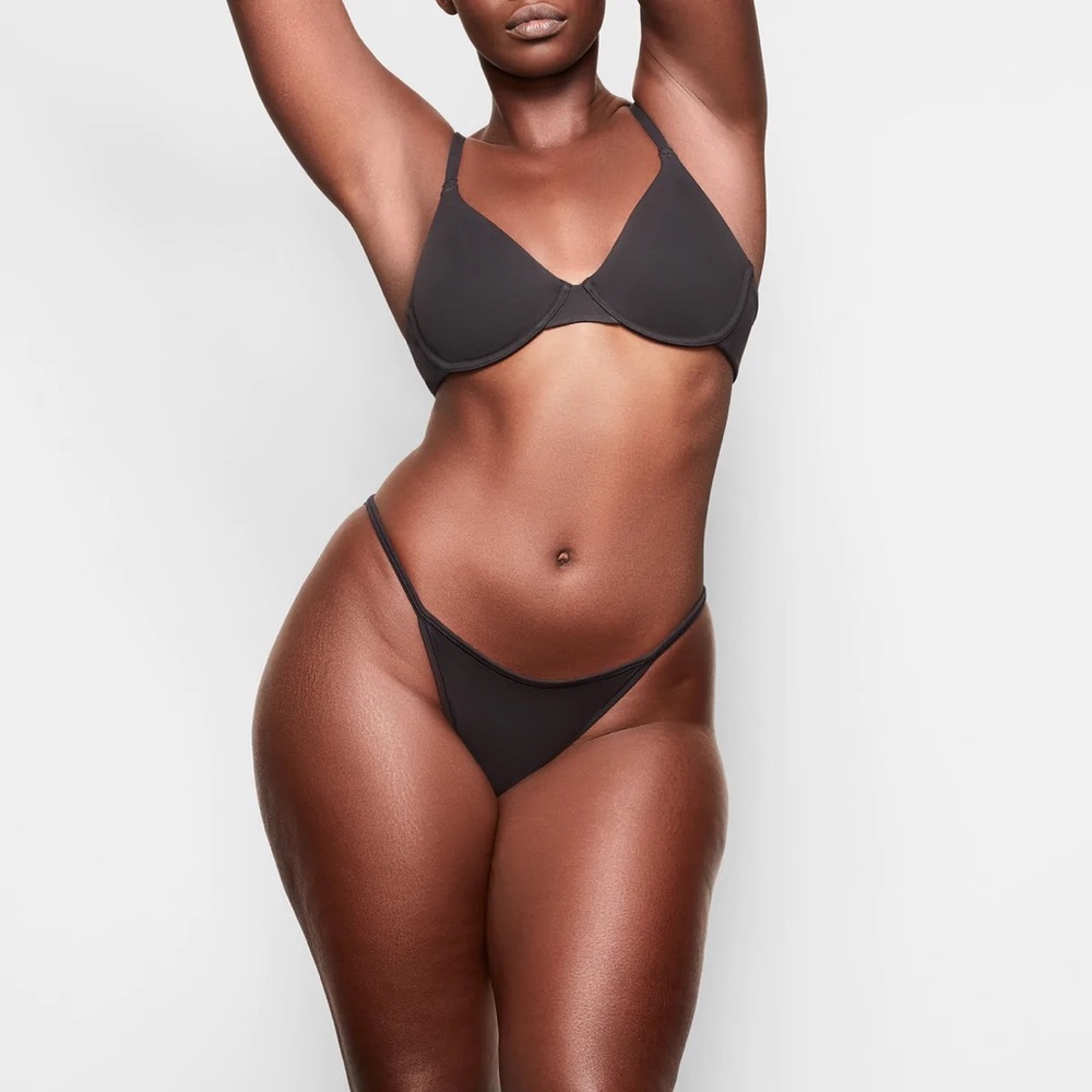 SKIMS Cotton Jersey T-Shirt Bra in Soot